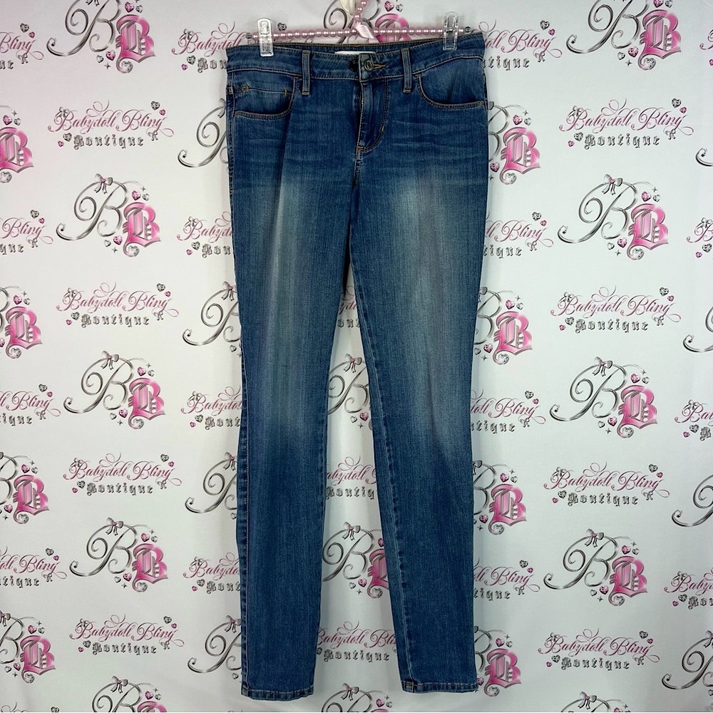 Guess jeans denim classic light wash logo on pocket Women's Skinny Jeans in Blue